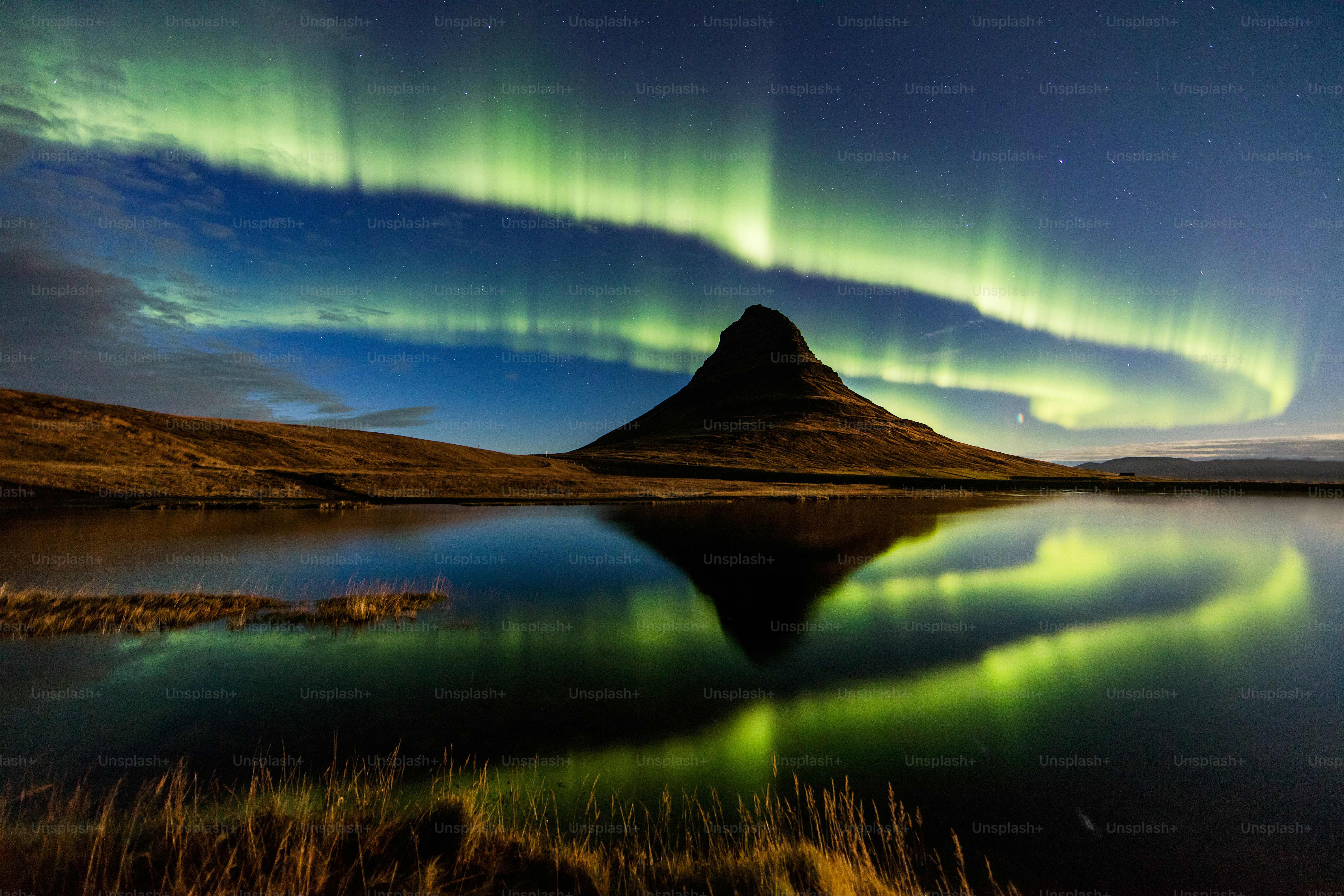 Arctic Circle Aurora & Icebreaker Journey | Tromsø + Rovaniemi + Arctic Ocean Icebreaking + Sámi Culture 6-Day 5-Night In-Depth Private Tour