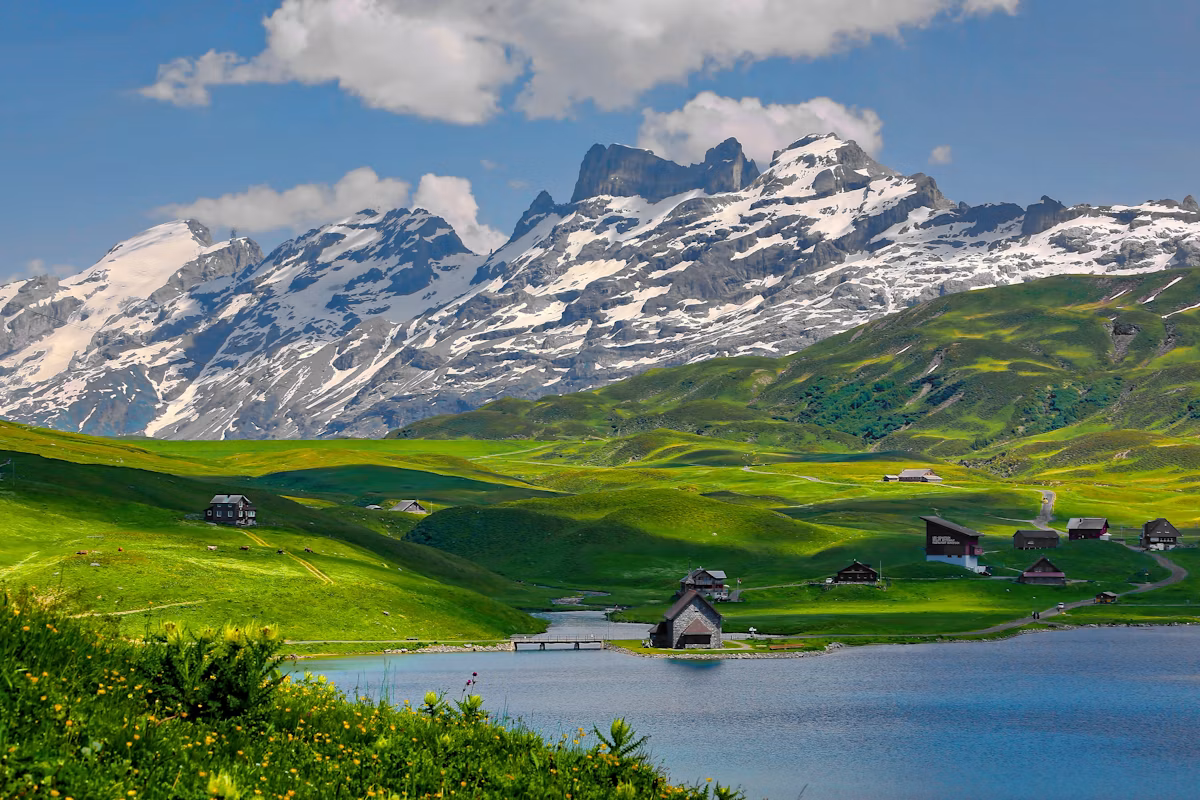Swiss Wonderland Tour: Zurich + Bern + Jungfrau | Ascend the Top of Europe and Overlook Glaciers | 4-Day Private Journey