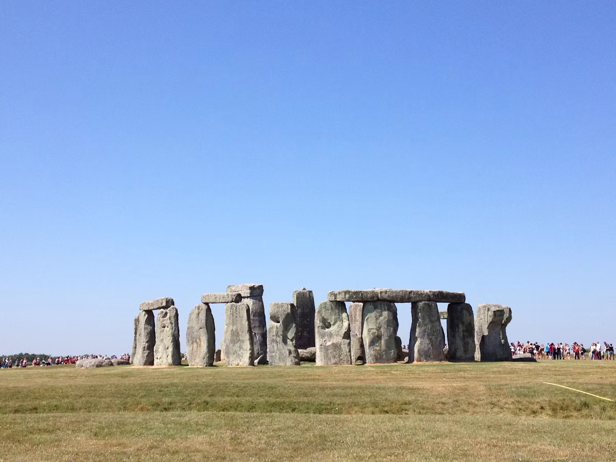 Bath Roman Remains & Stonehenge Exploration | UK Roman Baths + Prehistoric Stonehenge + Natural Hot Springs 1-Day Private Tour
