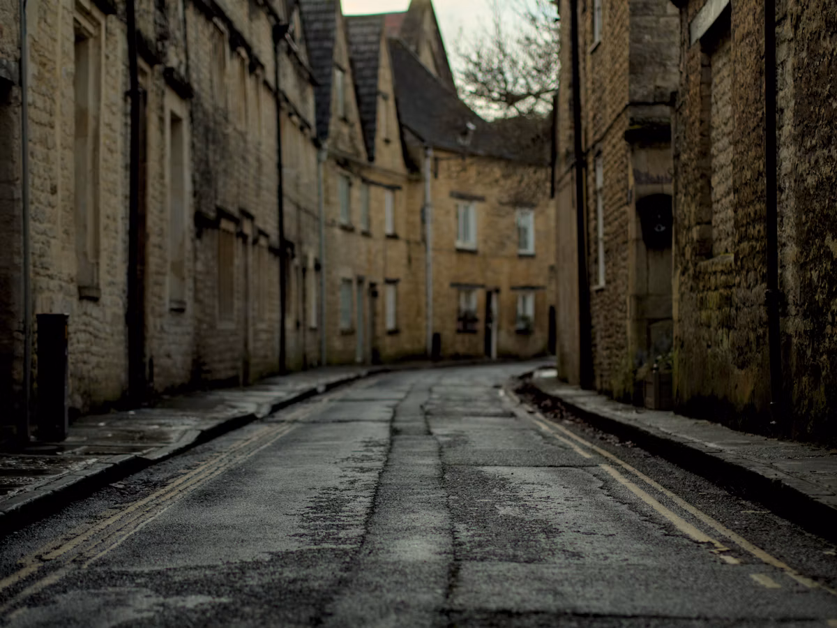 Oxford & Cotswolds Cultural Countryside Tour | UK: Climb St Mary's Church + Visit Shakespeare's Birthplace + Explore Warwick Castle 1-Day Private Luxury Tour